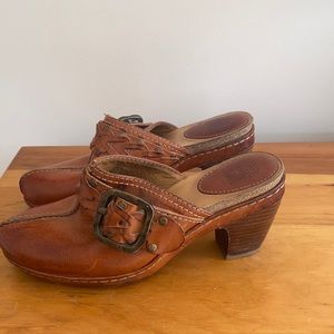 Frye Candice Woven clogs size 6